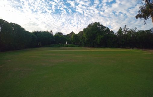 Trabajos en el green del hoyo 4